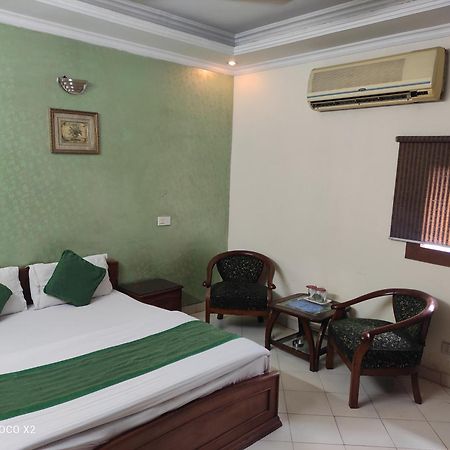 Hotel Paradise Chandīgarh Zimmer foto