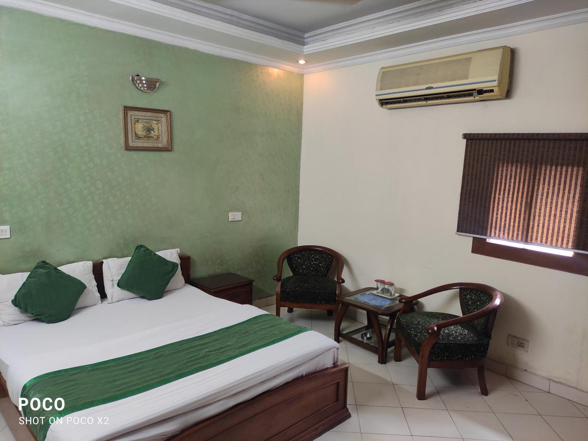 Hotel Paradise Chandīgarh Zimmer foto